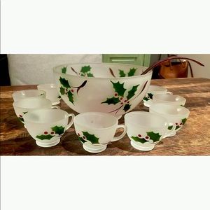 Vintage Federal Frosted Christmas Holly/Berries Punch Bowl Set 12 cups Red Ladle